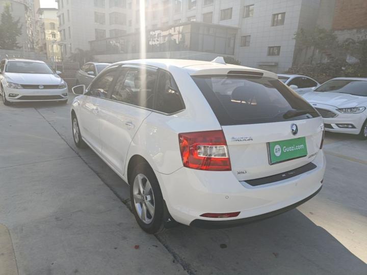 Rapid Spaceback 2016 Facelift 1.6L AT photo 4