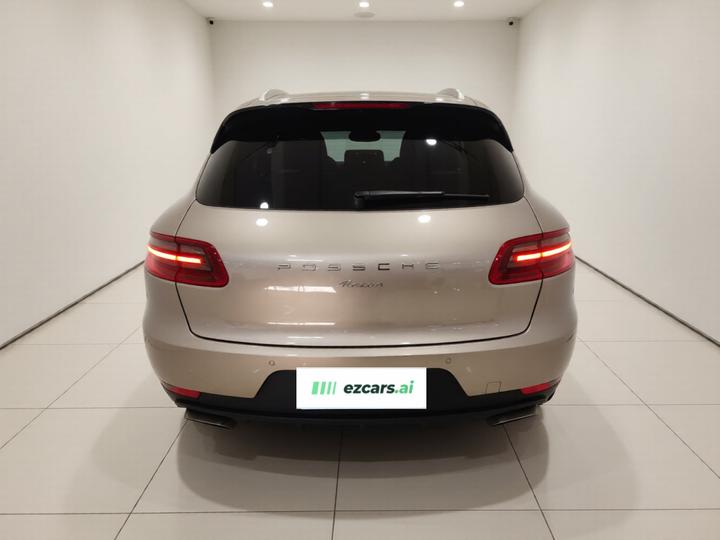 2017 Macan 2.0T photo 5