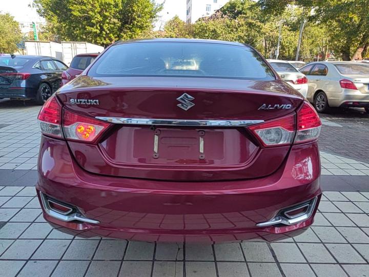 2015 1.6L AT photo 5