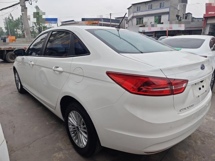 Escort 2017 Facelift 1.5L AT Comfort photo 4