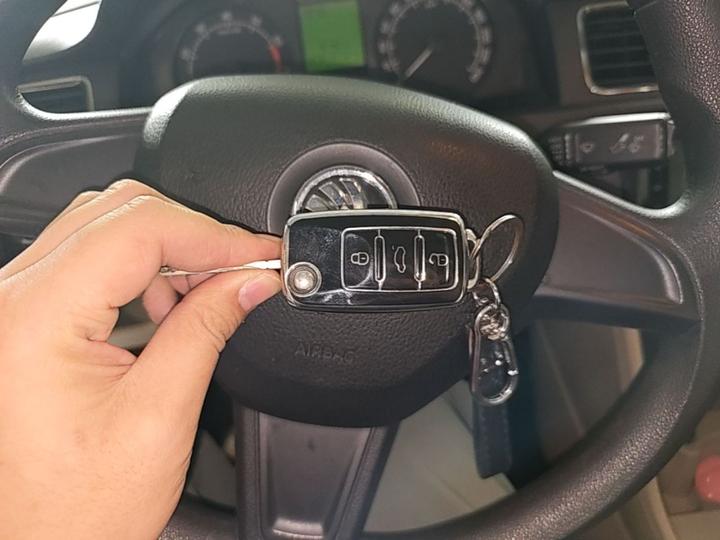 Rapid 2015 1.6L MT photo 8