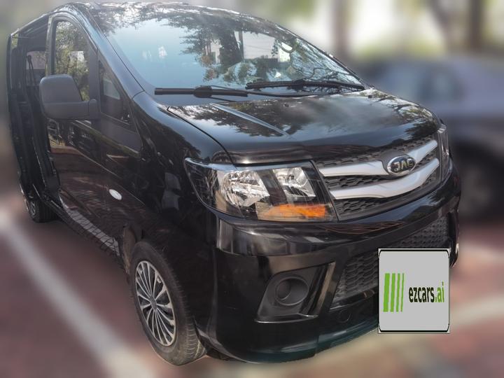 Refine M3 2019 1.8L 5-Seater photo 3