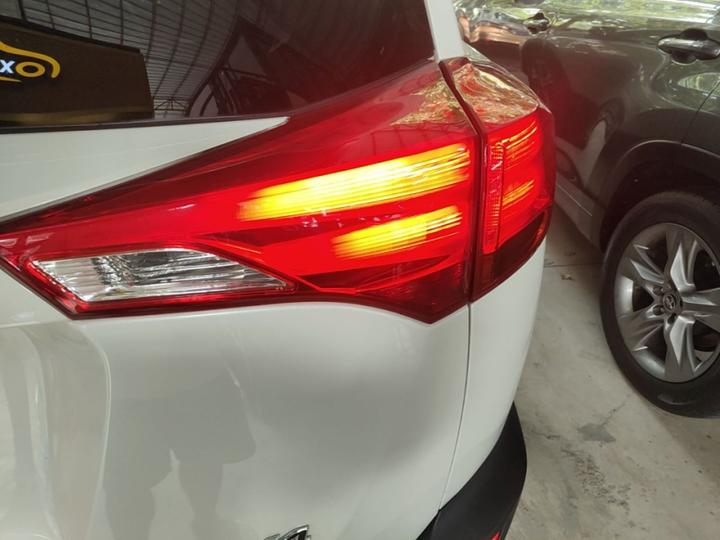 RAV4 2015 2.0L CVT RWD photo 7