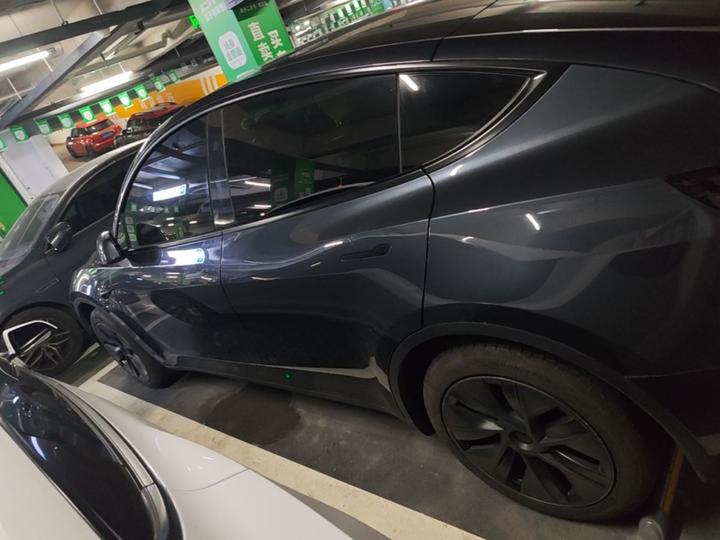 Model Y 2024 RWD photo 3