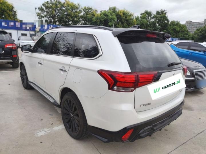 Outlander 2021 2.4L AWD 5-Seater photo 4