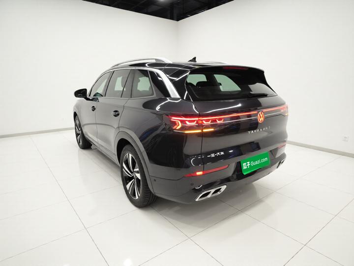2023 380TSI AWD R-Line photo 4