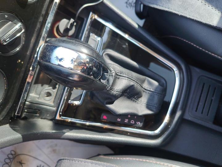 Bora 2016 1.6L AT Comfort photo 6