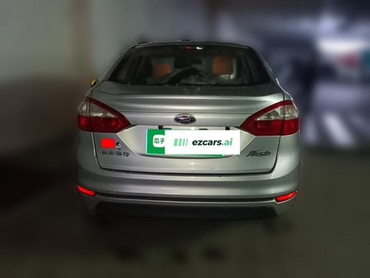 2013 Sedan 1.5L AT Fashion photo 5