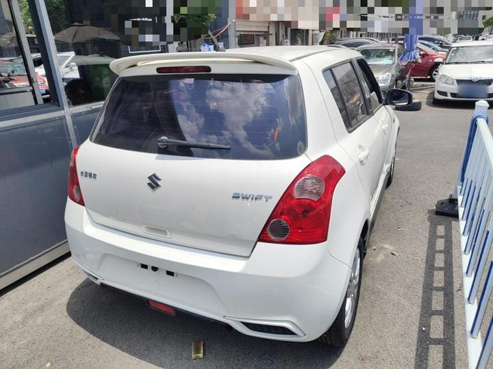 Swift 2014 1.5L AT Fashion photo 4