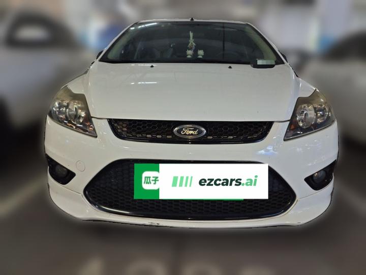 Focus 2013 Hatchback Classic 1.8L AT Fashion photo 2