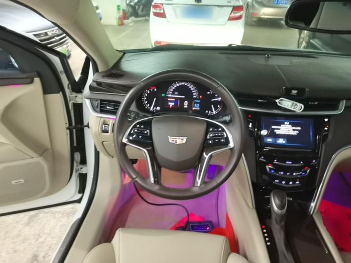XTS 2017 28T Tech photo 3