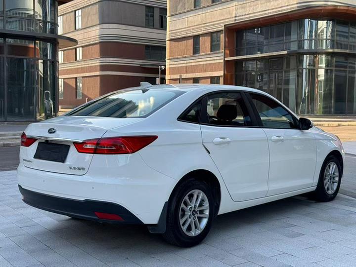 Escort 2019 Facelift 1.5L MT China VI photo 3