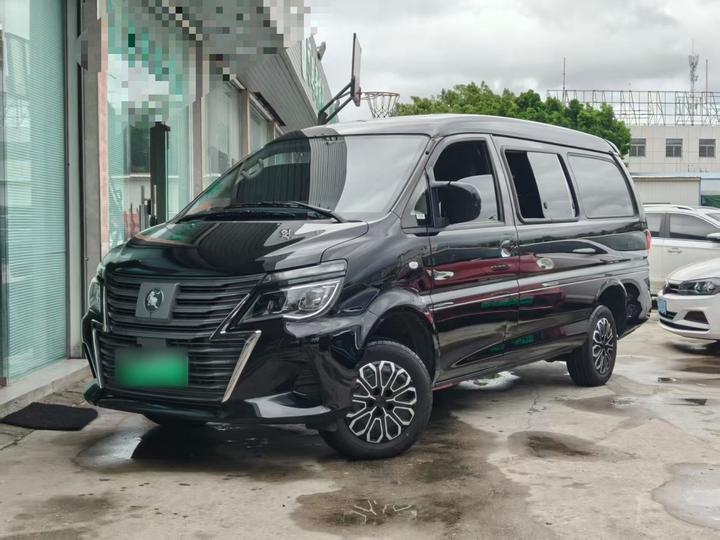 Lingzhi M5EV 2025 110km EREV Base 5-Seater