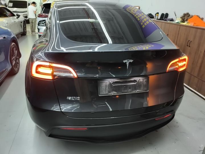Model Y 2024 RWD photo 5