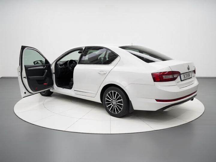 Octavia 2019 TSI230 DSG Luxury China VI photo 4
