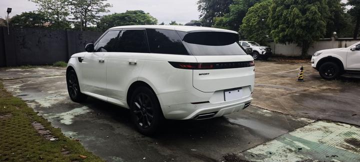 Range Rover Sport 2024 400PS Dynamic SE photo 3