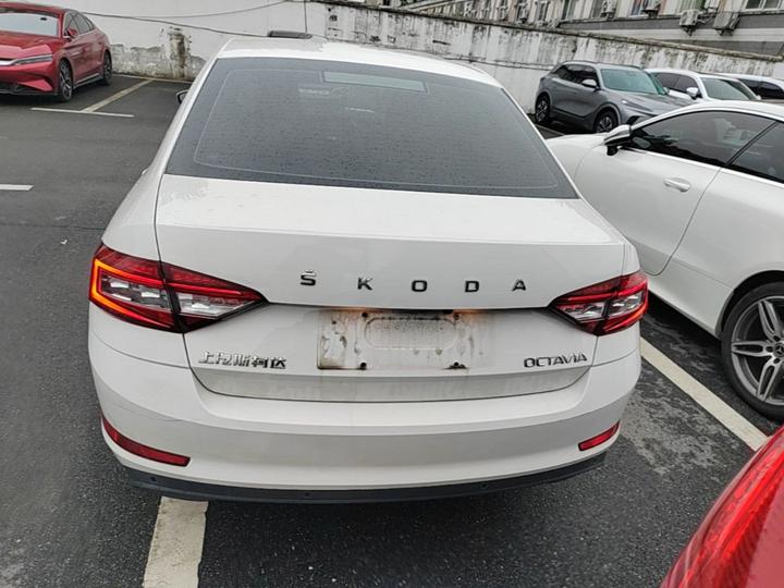 Octavia 2022 1.5L MT Comfort photo 5
