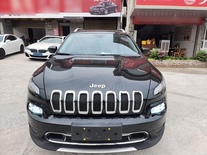 Cherokee 2017 2.0L photo 2