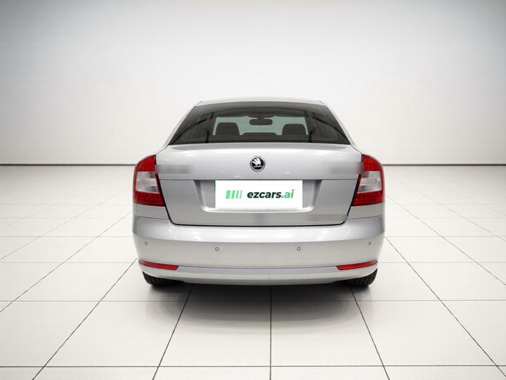 Octavia 2014 1.6L MT photo 5