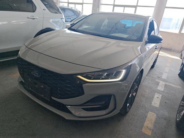Focus 2022 Sedan EcoBoost 180 AT ST Line