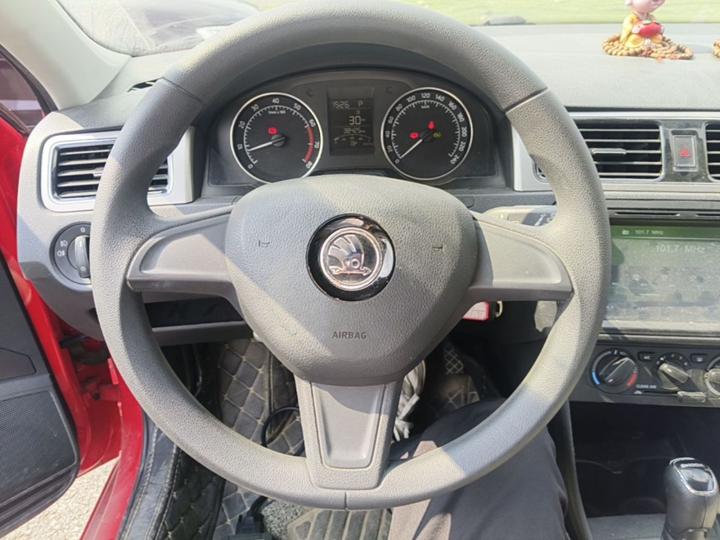 Rapid Spaceback 2016 Facelift 1.6L AT photo 3
