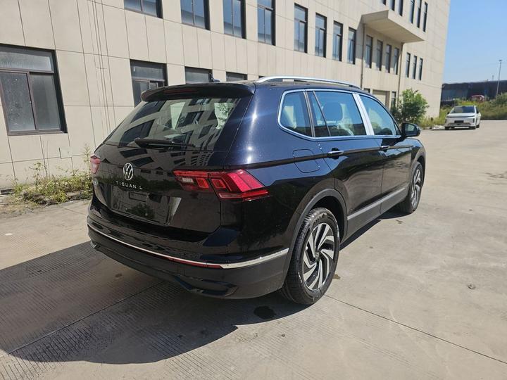 Tiguan L 2025 300TSI AT RWD photo 6
