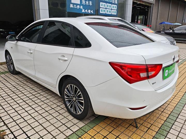Excelle 2017 15N AT Luxury photo 4