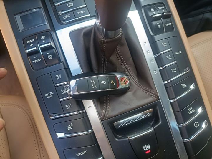 2016 Macan 2.0T photo 8