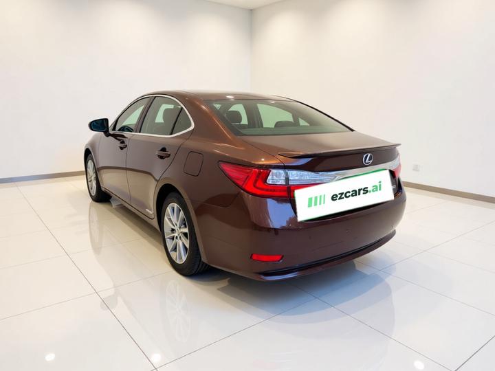 ES 2015 300h Comfort photo 4