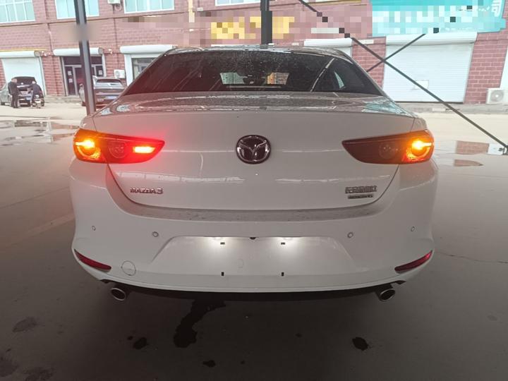 3 Axela 2021 1.5L MT photo 3