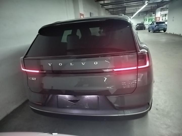 XC70 Hybrid 2026 RWD Long Range Core photo 5