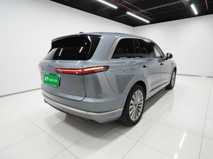 L90 2025 Ultra 6-Seater 85 photo 6