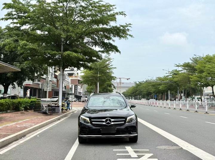 GLC 2017 GLC 300 4MATIC Dynamic photo 2
