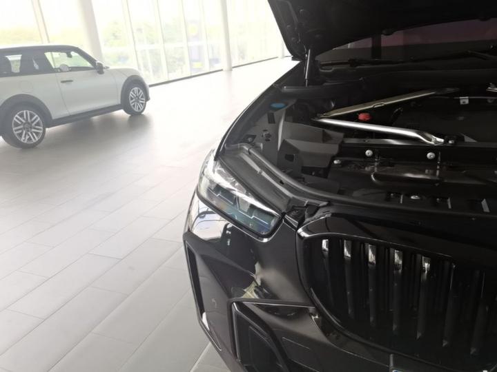 X5 2025 xDrive 30Li Exclusive M M Sport Night Package photo 7