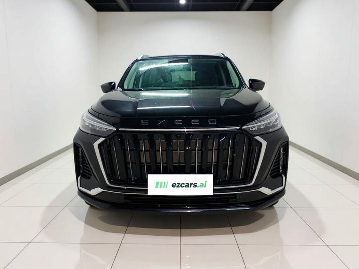 2023 400T RWD 6-Seater photo 2