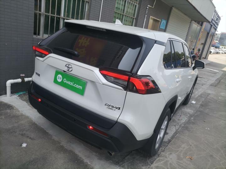 RAV4 2023 2.0L CVT RWD photo 4