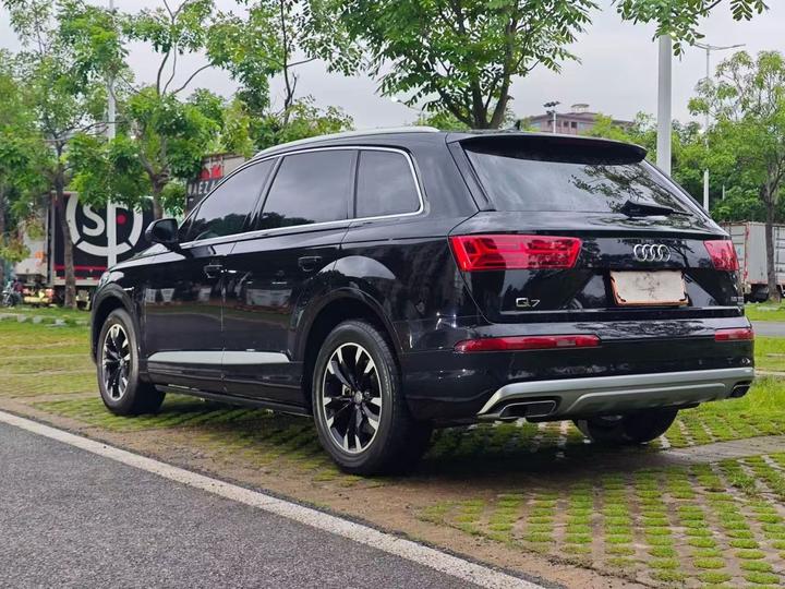 Q7 2019 55 TFSI Tech photo 4