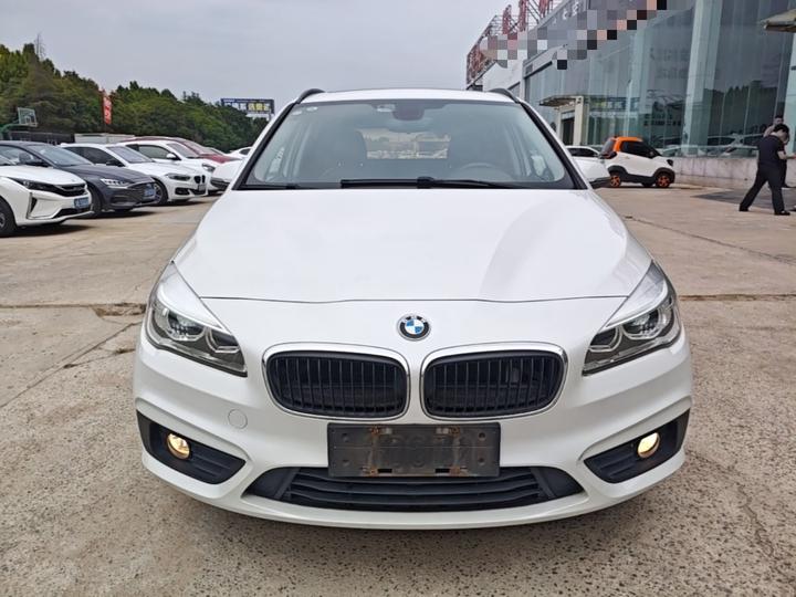 2 Series Wagon 2016 218i Leading photo 2