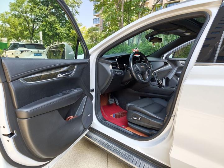 XT5 2018 28E AWD Tech photo 7