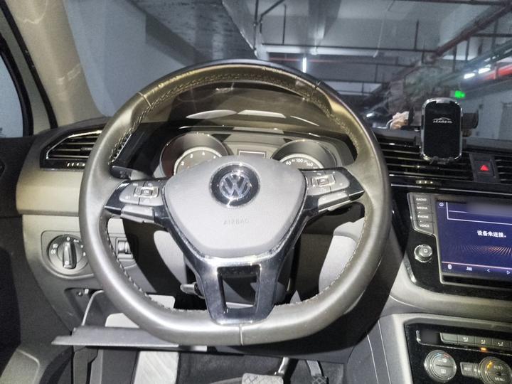 Tiguan L 2018 330TSI AT RWD Comfort photo 3
