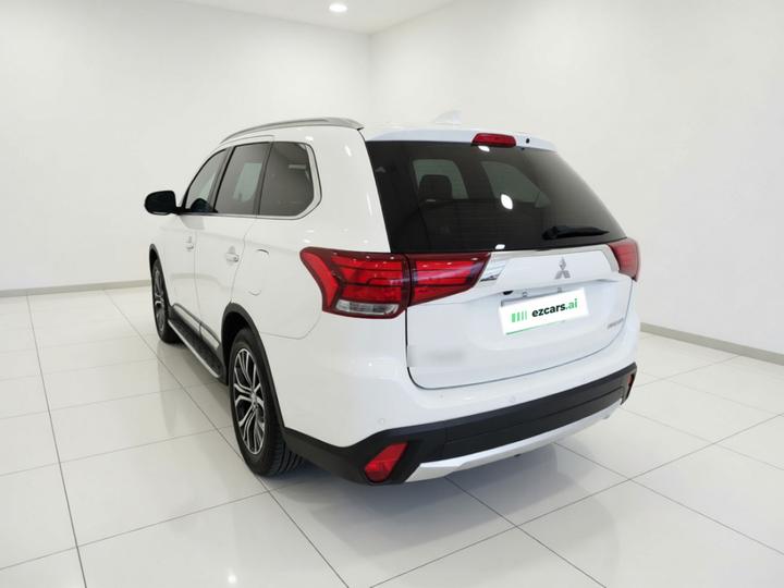 Outlander 2018 2.4L AWD Elite 5-Seater photo 4