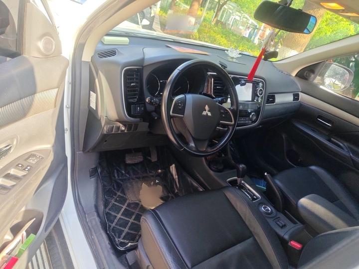 Outlander Imported 2013 2.4L AWD Luxury 5-Seater photo 3
