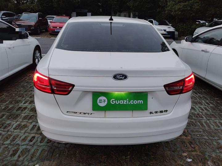 Escort 2017 Facelift 1.5L AT Comfort photo 3