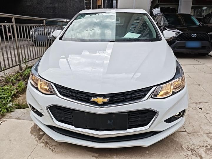2018 Hatchback 320 AT photo 2