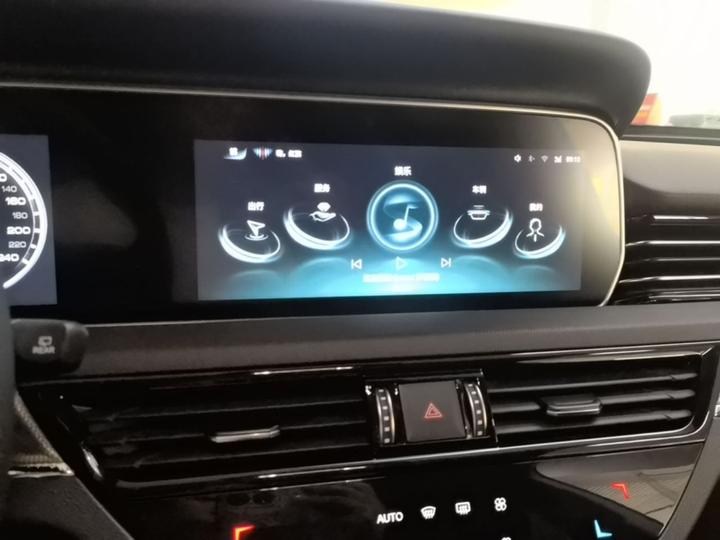 HS5 2022 Facelift 2.0T Connected photo 8