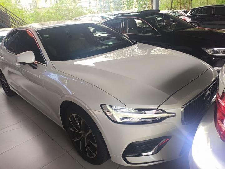 S60 2022 B4 Luxury photo 3
