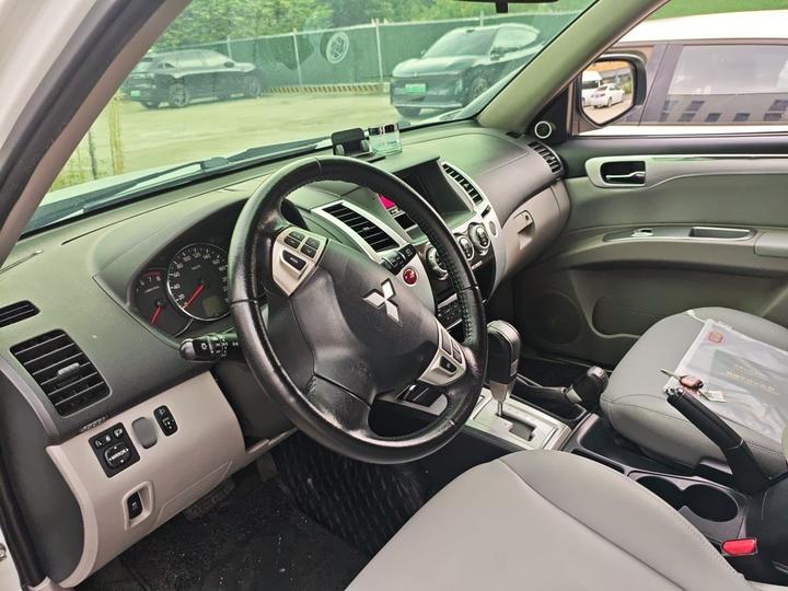 Pajero 2013 3.0L AT AWD Executive photo 8