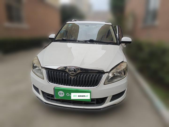 Fabia 2014 1.4L MT photo 2
