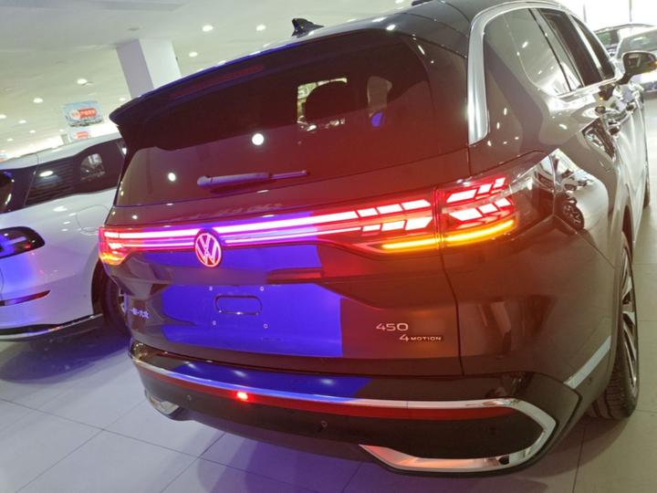 2026 450TSI AWD Supreme 6-Seater photo 3