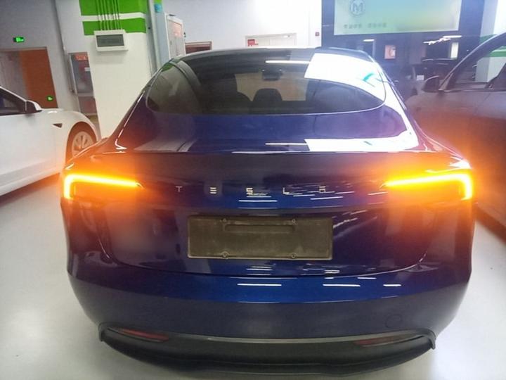Model 3 2023 RWD photo 3